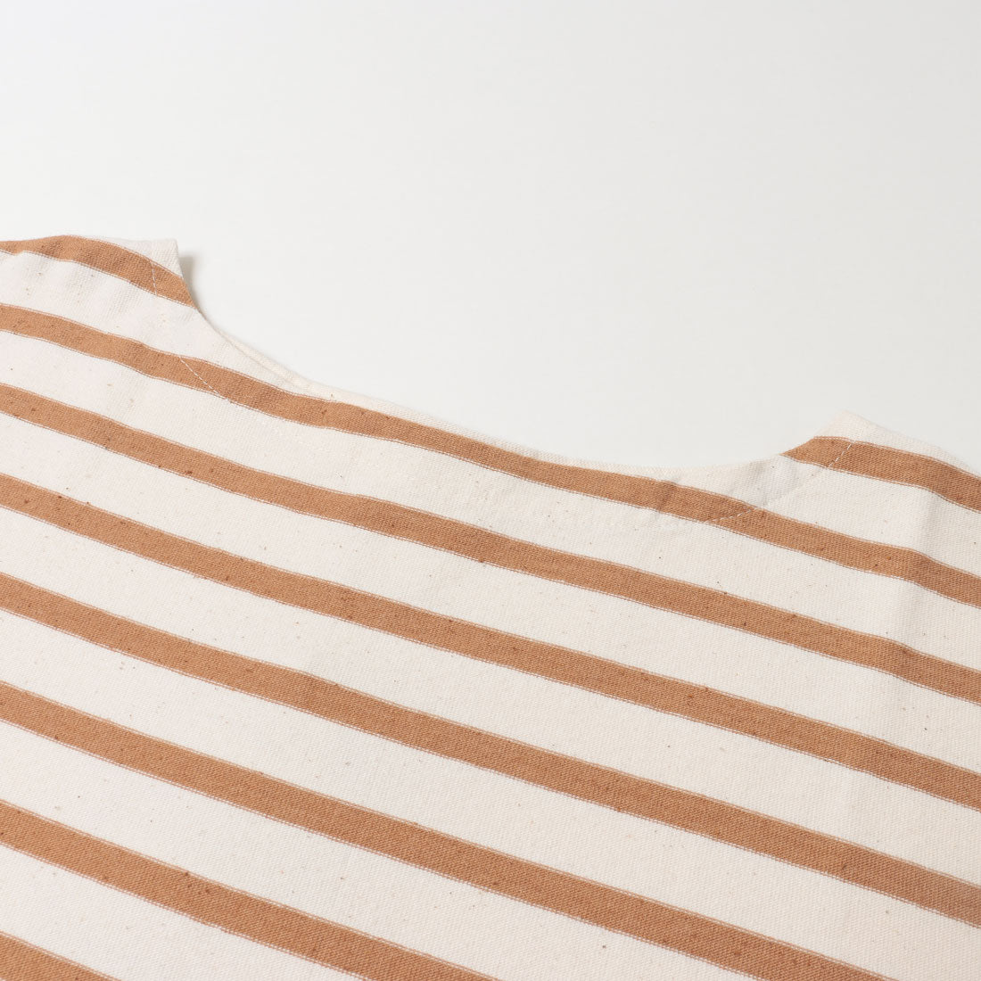 アンダイドスタンダード UNDYED STANDARD UNDYED STANDARD アンダイドスタンダードTERRA BORDAR S/S Tee テラボーダーショートスリーブT USN24SLS089 （ホワイト×タン） ホワイト×タン