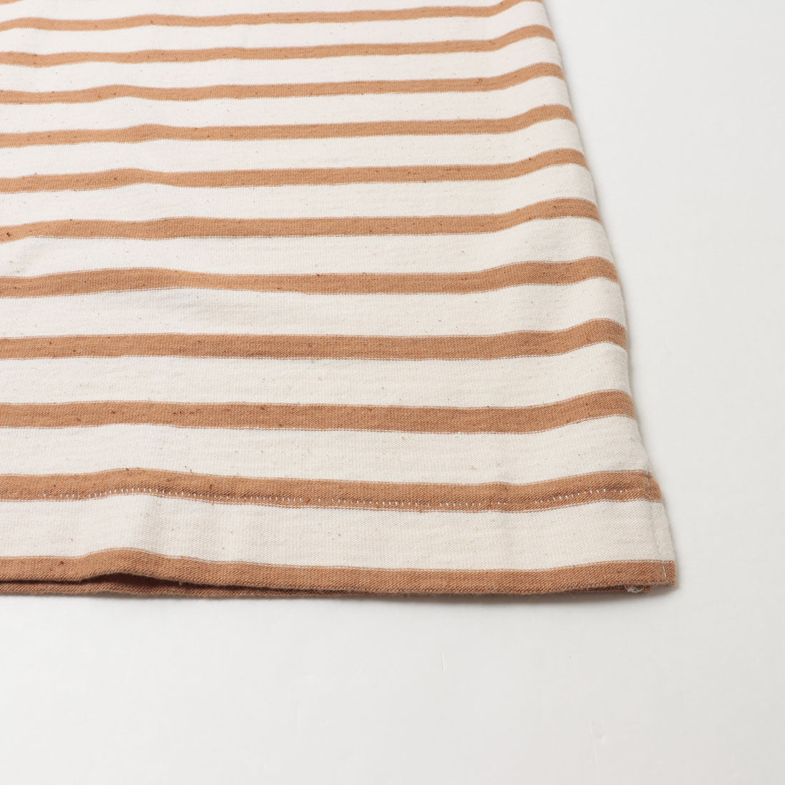 アンダイドスタンダード UNDYED STANDARD UNDYED STANDARD アンダイドスタンダードTERRA BORDAR S/S Tee テラボーダーショートスリーブT USN24SLS089 （ホワイト×タン） ホワイト×タン