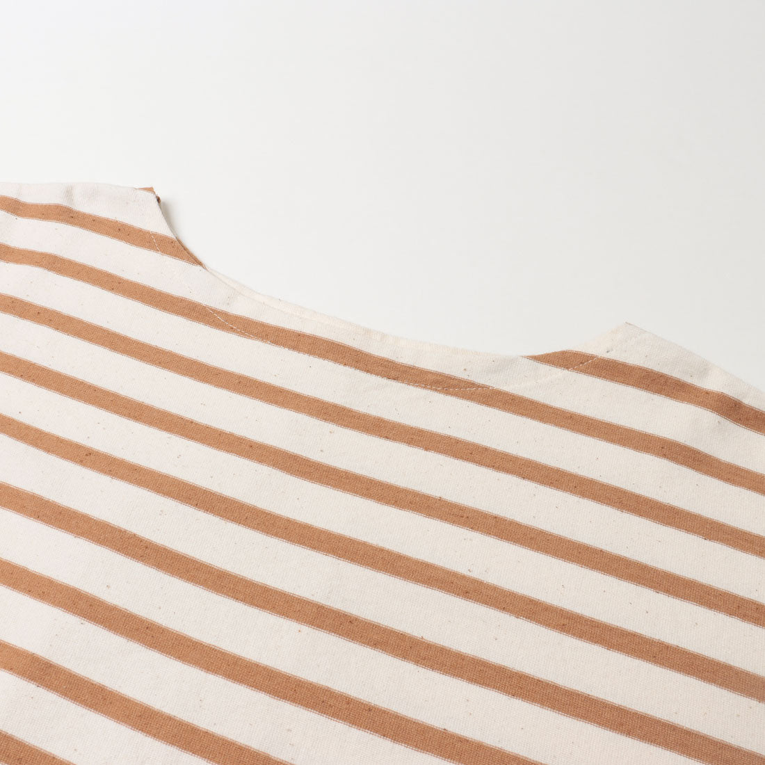 アンダイドスタンダード UNDYED STANDARD UNDYED STANDARD アンダイドスタンダードTERRA BORDAR S/S Tee テラボーダーショートスリーブT USN24SLS090 （ホワイト×タン） ホワイト×タン
