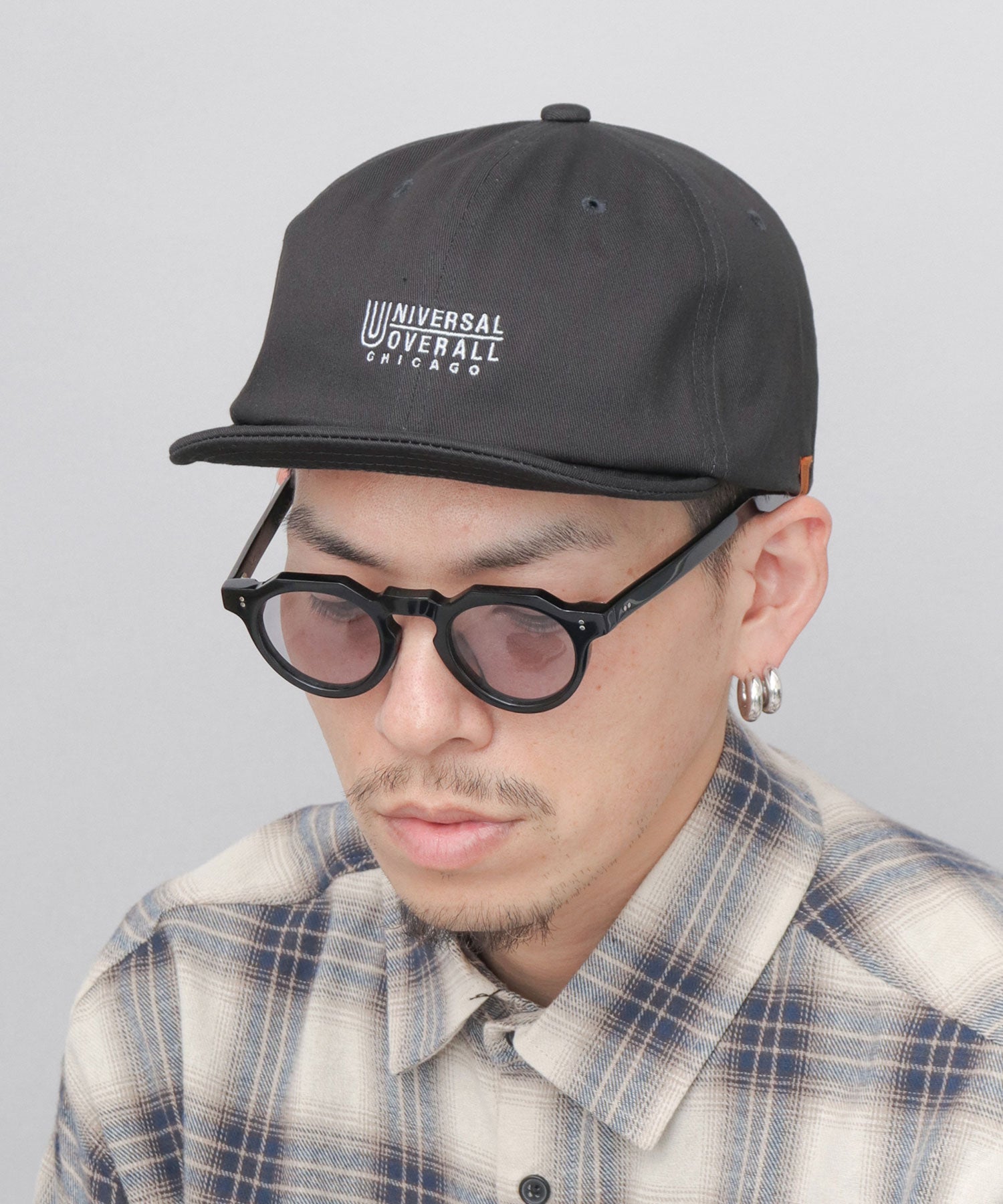 ユニバーサルオーバーオール UNIVERSAL OVERALL ロゴ刺繍 コットン ショートバイザーキャップ ショートブリム アンパイアキャップ （ダークグリーン） ダークグリーン