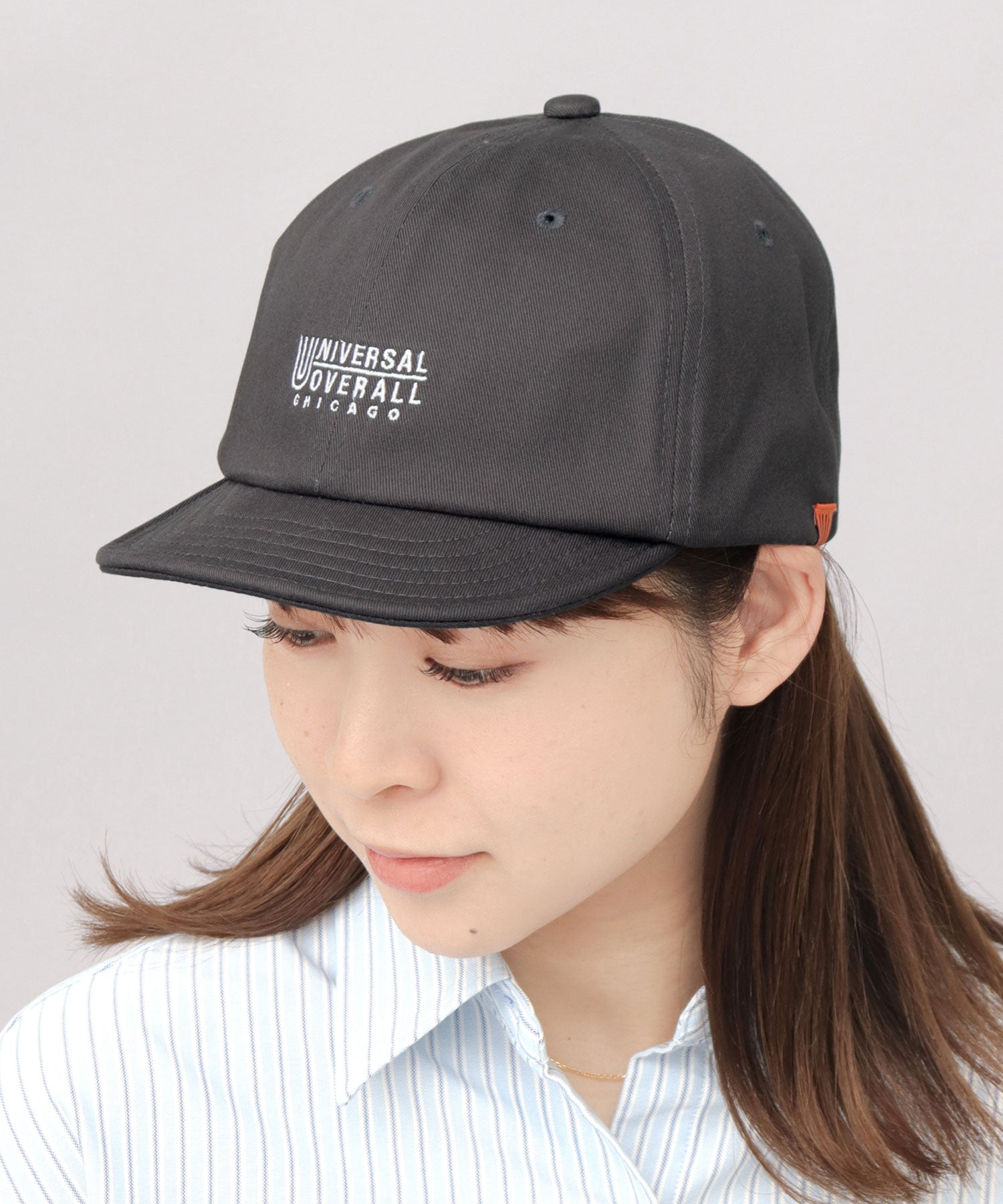 ユニバーサルオーバーオール UNIVERSAL OVERALL ロゴ刺繍 コットン ショートバイザーキャップ ショートブリム アンパイアキャップ （チャコール） チャコール