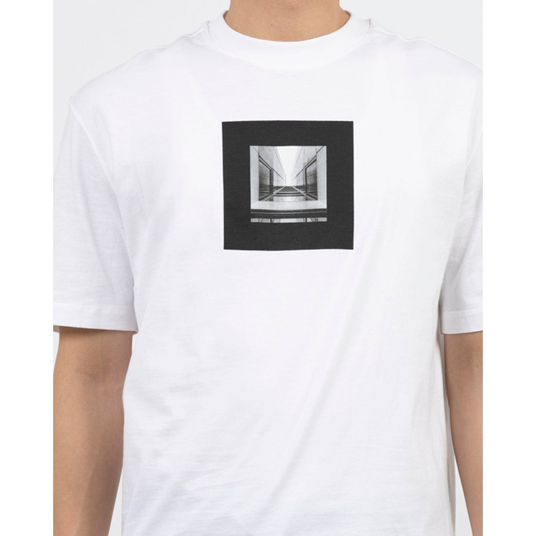 United Colors of Benetton UNITED COLORS OF BENETTON. City Design Short Sleeve T-Shirt / Cut and Sew.
