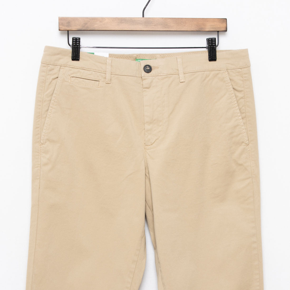 聯合顏色的貝納頌 UNITED COLORS OF BENETTON. 彈性修身 chinos 褲子
