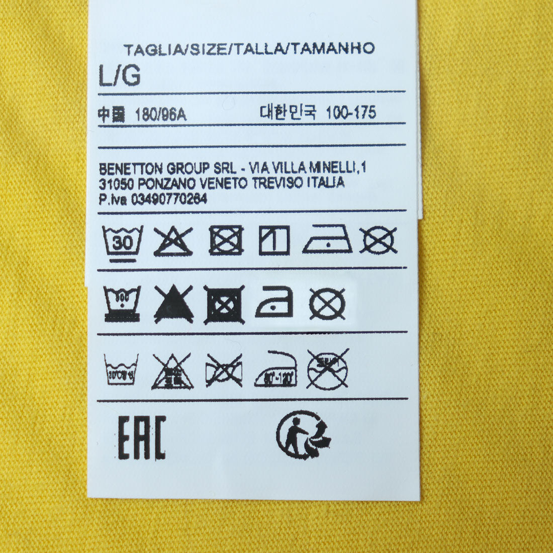 United Colors of Benetton UNITED COLORS OF BENETTON. Logo design short-sleeve T-shirt / cut and sewn.