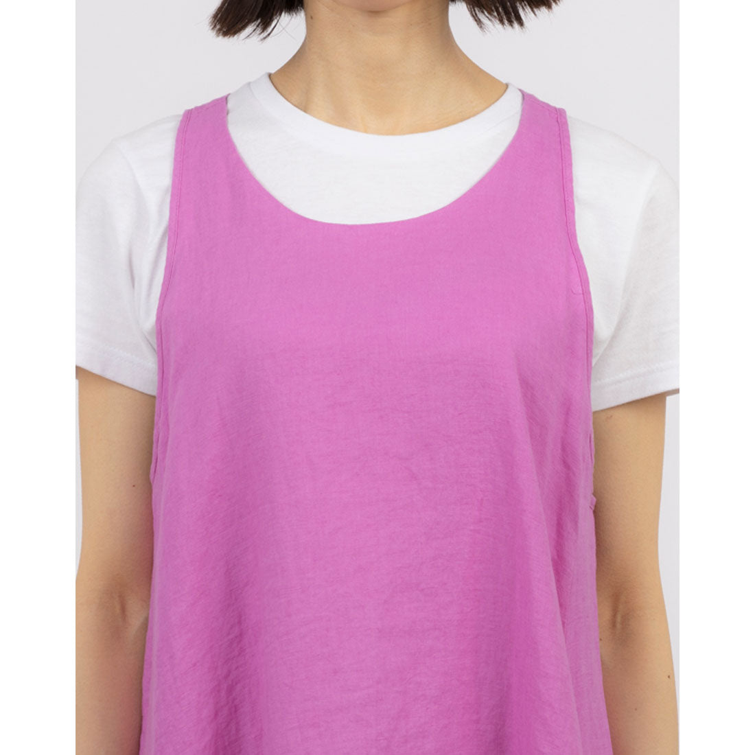 聯合顏色的貝納頌 UNITED COLORS OF BENETTON。100%亞麻無袖迷你連衣裙