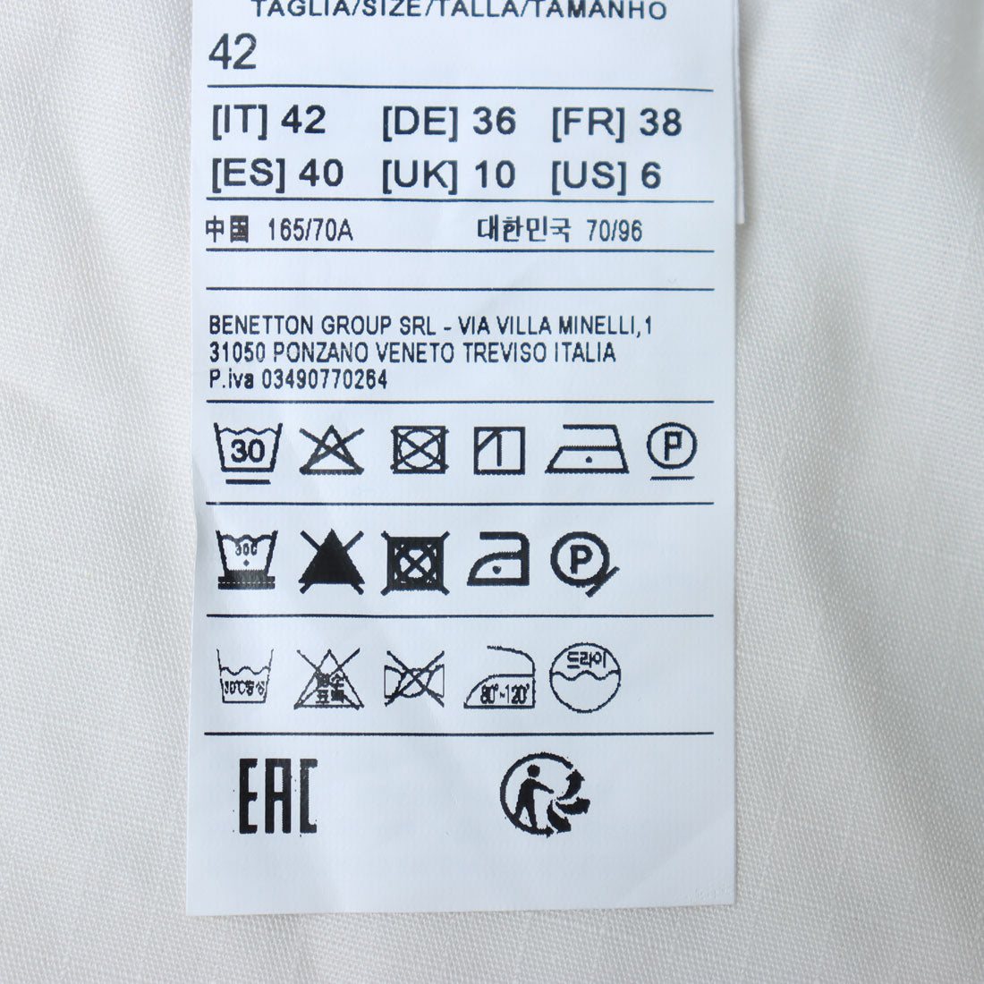 聯合顏色的貝納頓 UNITED COLORS OF BENETTON。中間壓摺棉質短褲