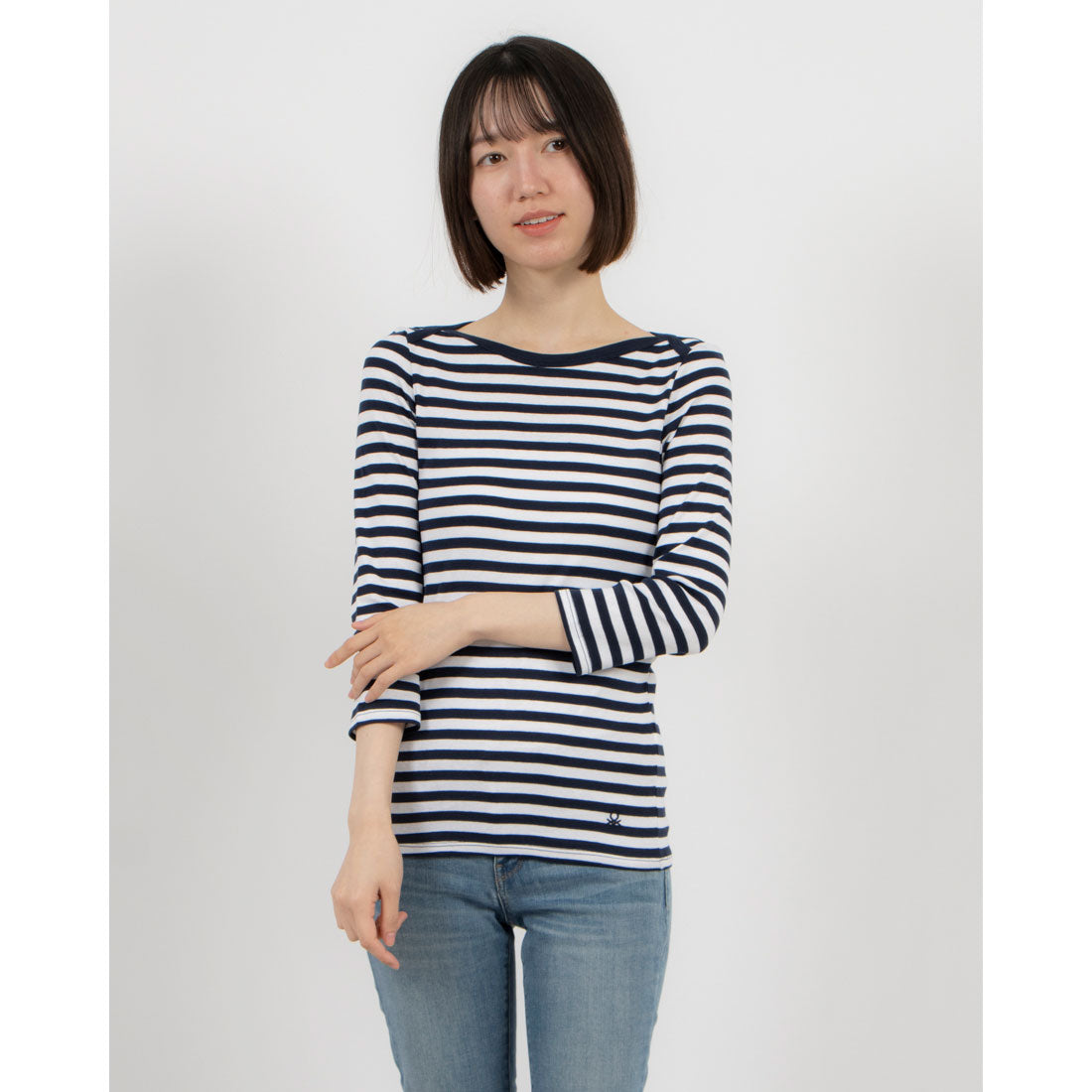 United Colors of Benetton UNITED COLORS OF BENETTON. Brand logo embroidered pre-dyed boat neck 7/8 sleeve striped T-shirt / cut and sewn top.
