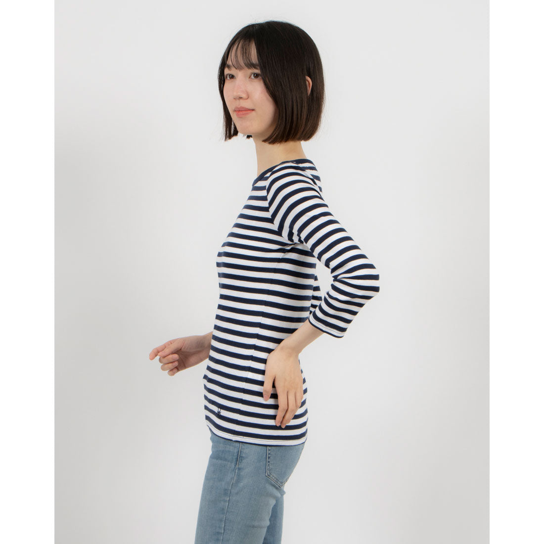 United Colors of Benetton UNITED COLORS OF BENETTON. Brand logo embroidered pre-dyed boat neck 7/8 sleeve striped T-shirt / cut and sewn top.