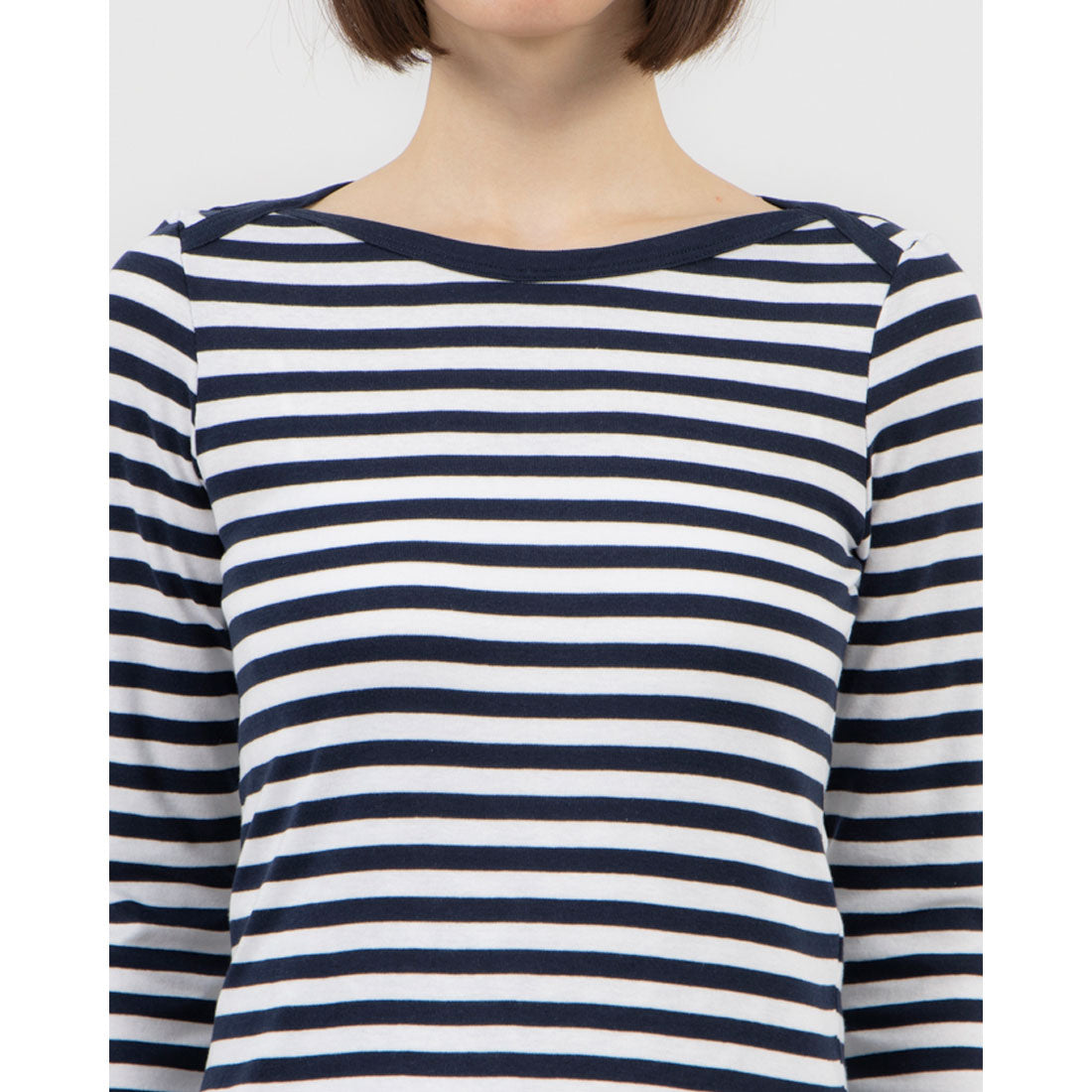 United Colors of Benetton UNITED COLORS OF BENETTON. Brand logo embroidered pre-dyed boat neck 7/8 sleeve striped T-shirt / cut and sewn top.