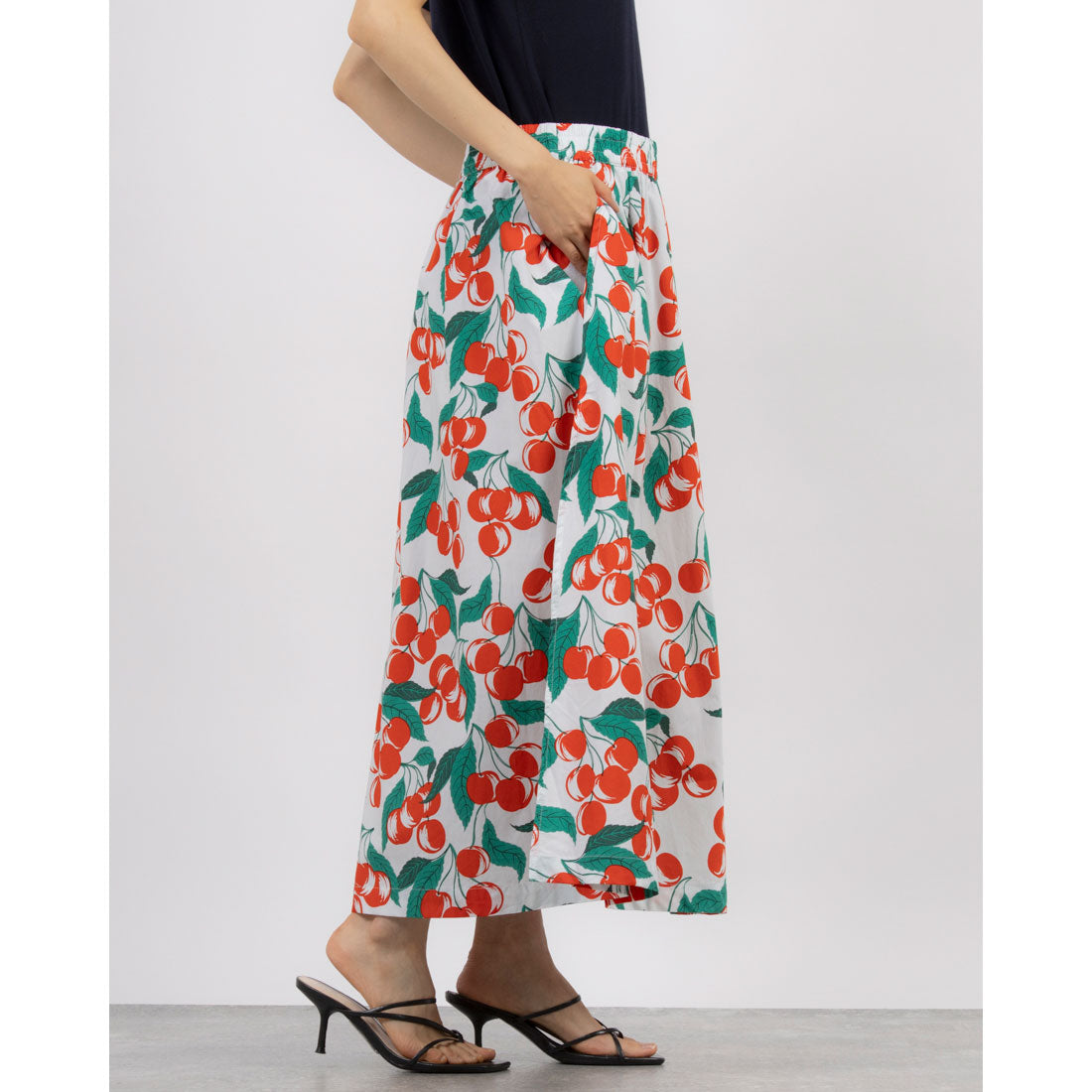 United Colors of Benetton. Fruit all-over print midi-length slit tuck skirt