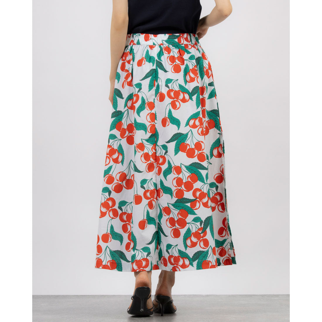 United Colors of Benetton. Fruit all-over print midi-length slit tuck skirt