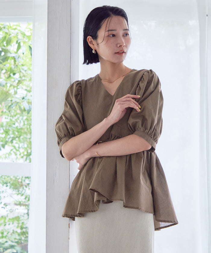 ユアーズ ur's コットンペプラムVネックブラウス （オフホワイト） オフホワイト