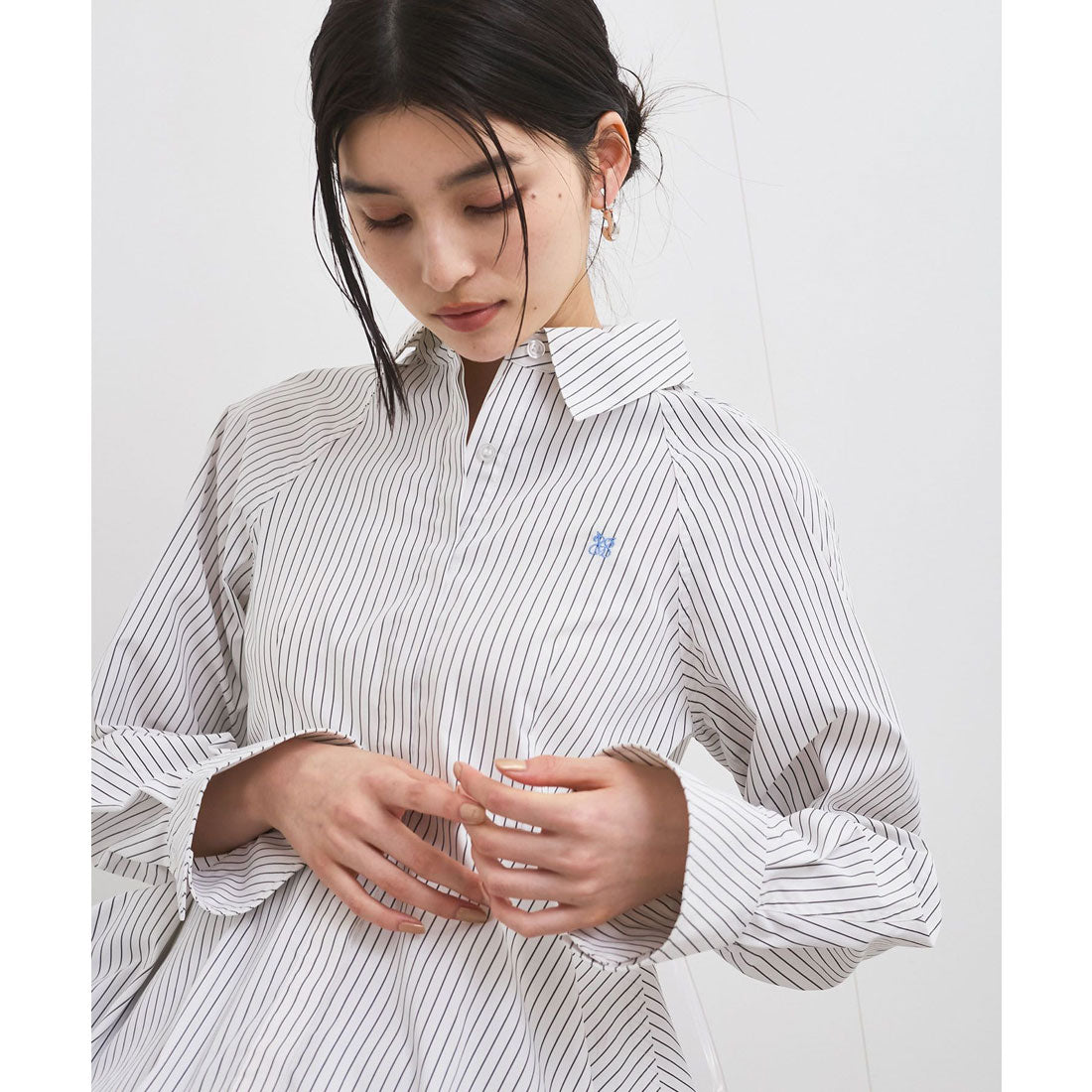 ビス VIS 【洗える】ワンポイント刺繍ペプラムシャツ