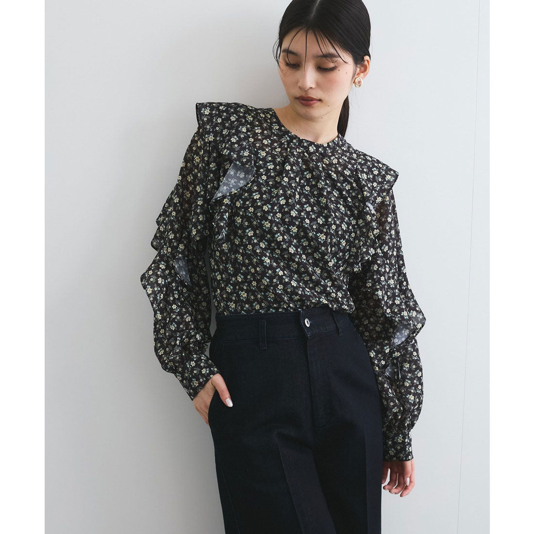 ビス VIS 【前後2WAY】ラッフルフリルブラウス （ブラック系（02）） ブラック系（02）