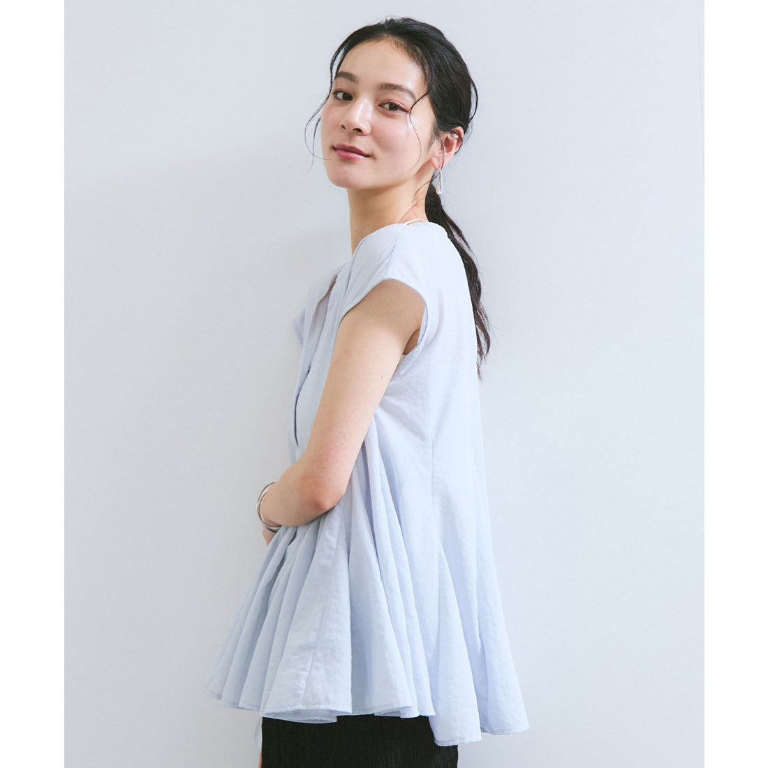 ビス VIS 【防シワ/洗える】スキッパーフレアブラウス （レッド系（61）） レッド系（61）