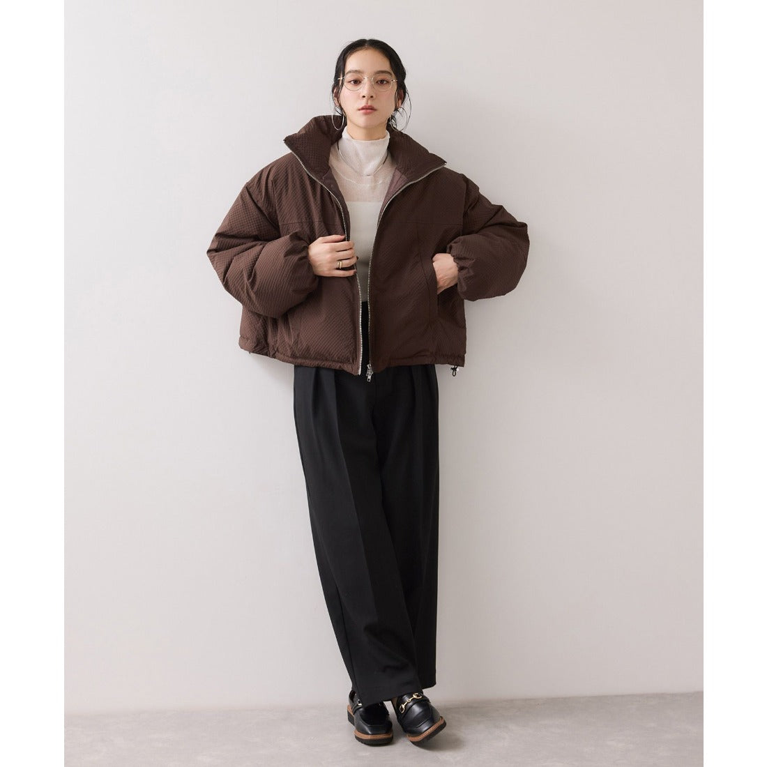 ビス VIS 【WEB限定】軽くてあたたかいパディングショートボリュームダウンブルゾン （ダークブラウン（20）） ダークブラウン（20）