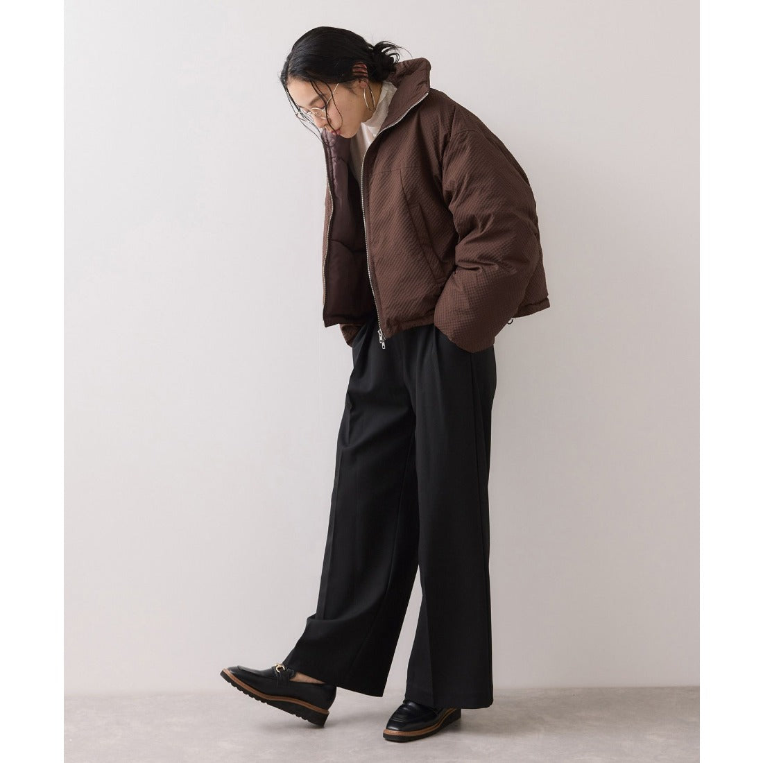 ビス VIS 【WEB限定】軽くてあたたかいパディングショートボリュームダウンブルゾン （ダークブラウン（20）） ダークブラウン（20）