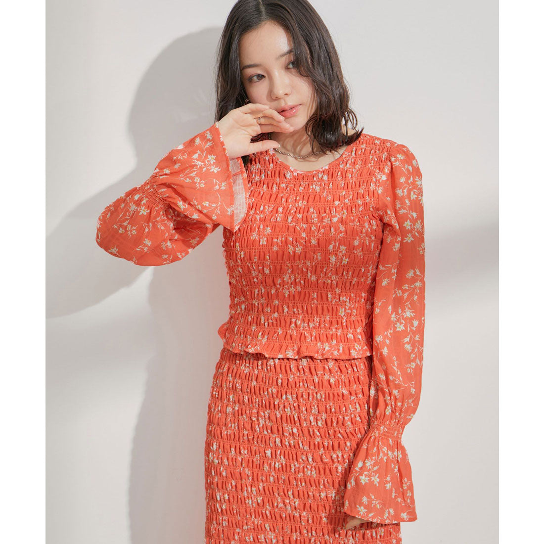 ビス VIS 【セットアップ対応】花柄シャーリングブラウス （オレンジ系（71）） オレンジ系（71）