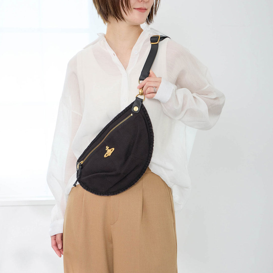 ヴィヴィアン ウエストウッド Vivienne Westwood ショルダーバッグ 43070034U W00IW N401 （ブラック） ブラック