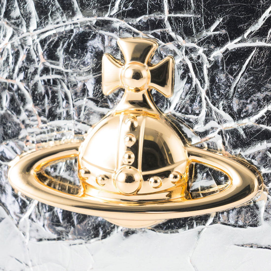 ヴィヴィアン ウエストウッド Vivienne Westwood 3つ折り財布 メタリック クリーシー レザー SMALL FRAME WALLET 5115002MW L00A7 Q401 SILVER （シルバー） シルバー