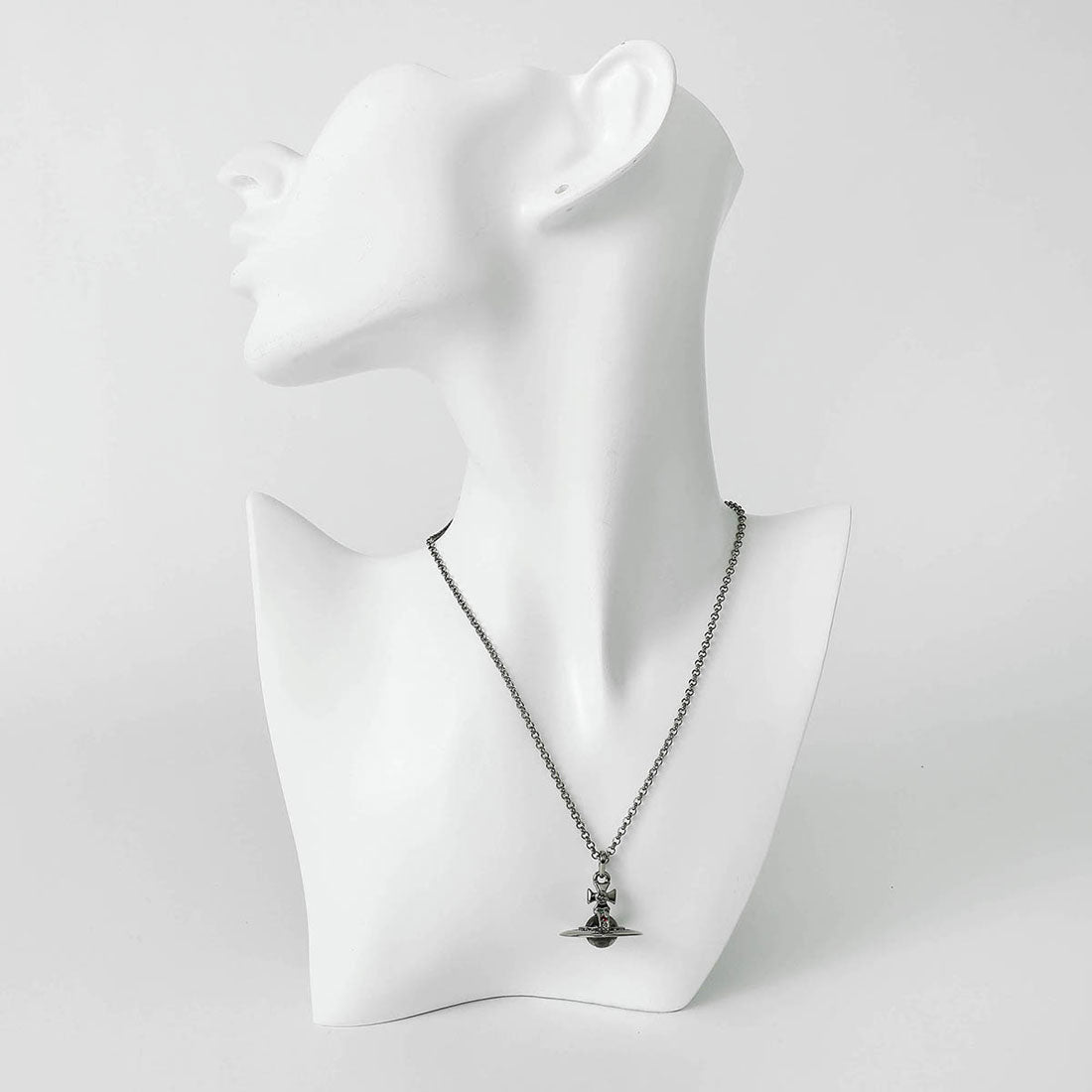 ヴィヴィアン ウエストウッド Vivienne Westwood ネックレス ニュー タイニー オーブ PENDANT NECKLACE 63020097 02S001 CN 27723270 S001 GUNMETAL （ガンメタル） ガンメタル