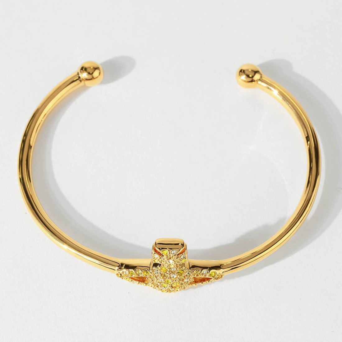 ヴィヴィアン ウエストウッド Vivienne Westwood ブレスレット グレース バス レリーフ OPEN BANGLE 61010007 02R979 （ゴールド） ゴールド