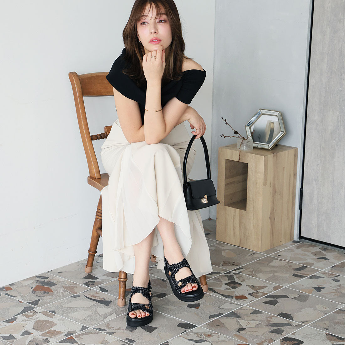 Vivian 厚底金色圖案呢料涼鞋