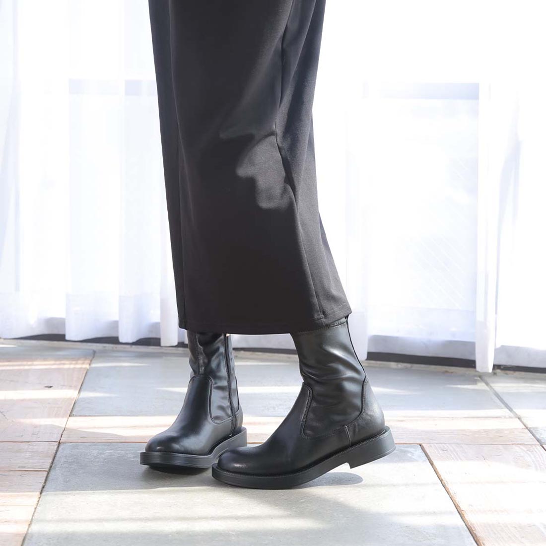 ヴィヴィアン VIVIAN 厚底ブラックソールストレッチショートブーツ （ブラック） ブラック