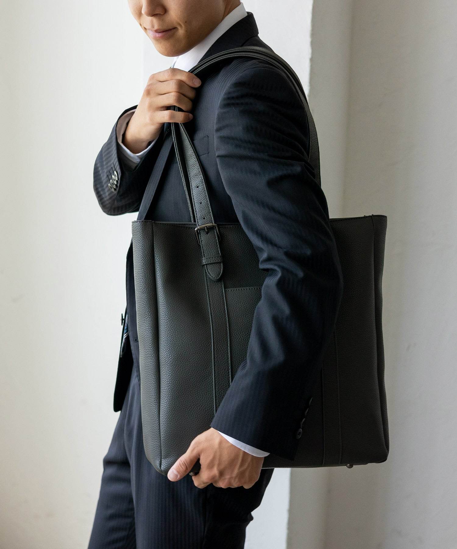 ヴィータフェリーチェ VitaFelice ベルトハンドルビジネストートバッグ （BLACK） BLACK