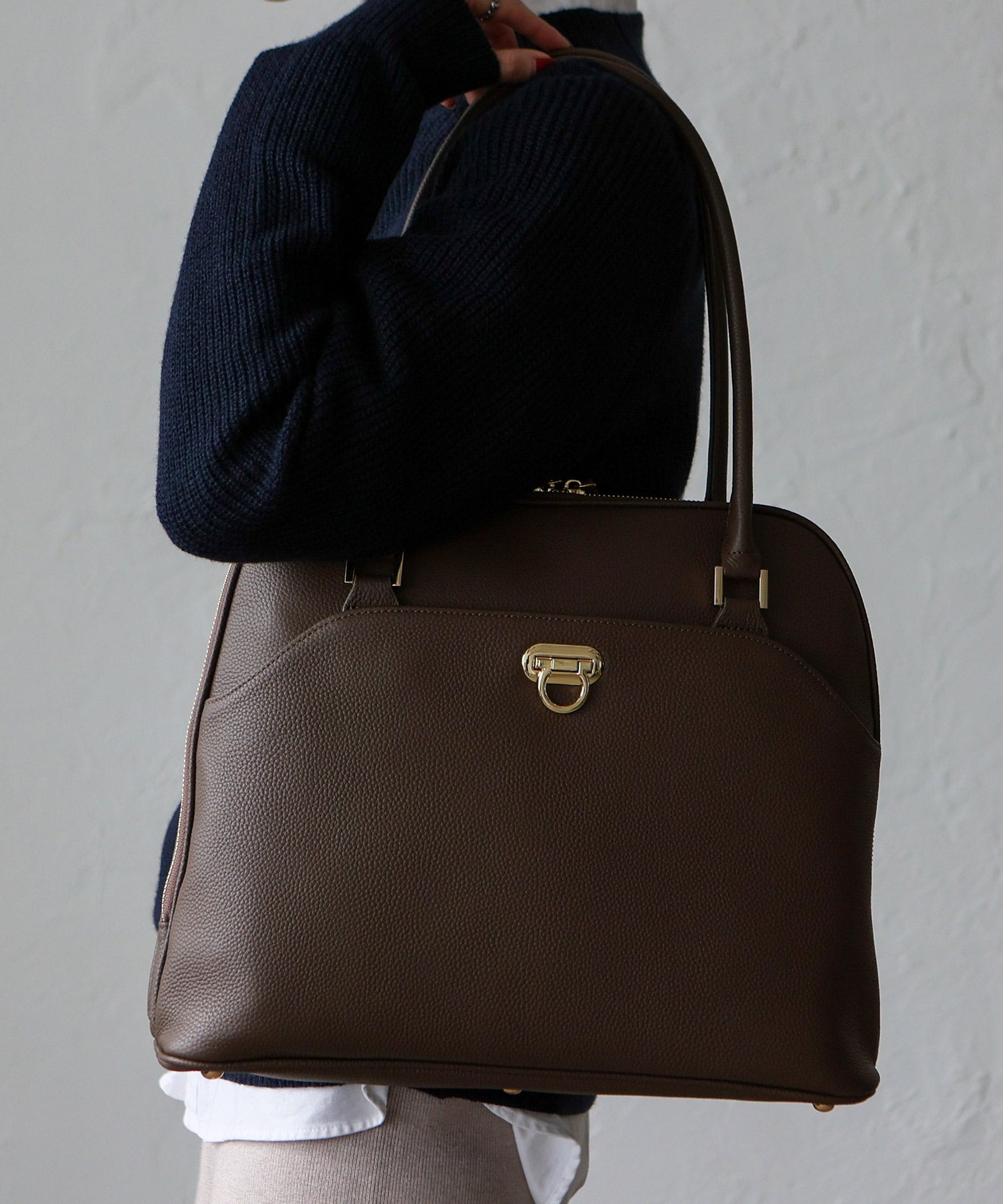 ヴィータフェリーチェ VitaFelice ラウンドファスナーロングハンドル本革トートバッグ （DARKGRAY） DARKGRAY