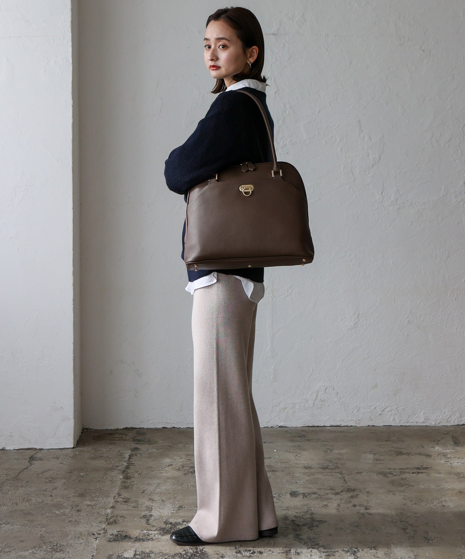 ヴィータフェリーチェ VitaFelice ラウンドファスナーロングハンドル本革トートバッグ （DARKGRAY） DARKGRAY