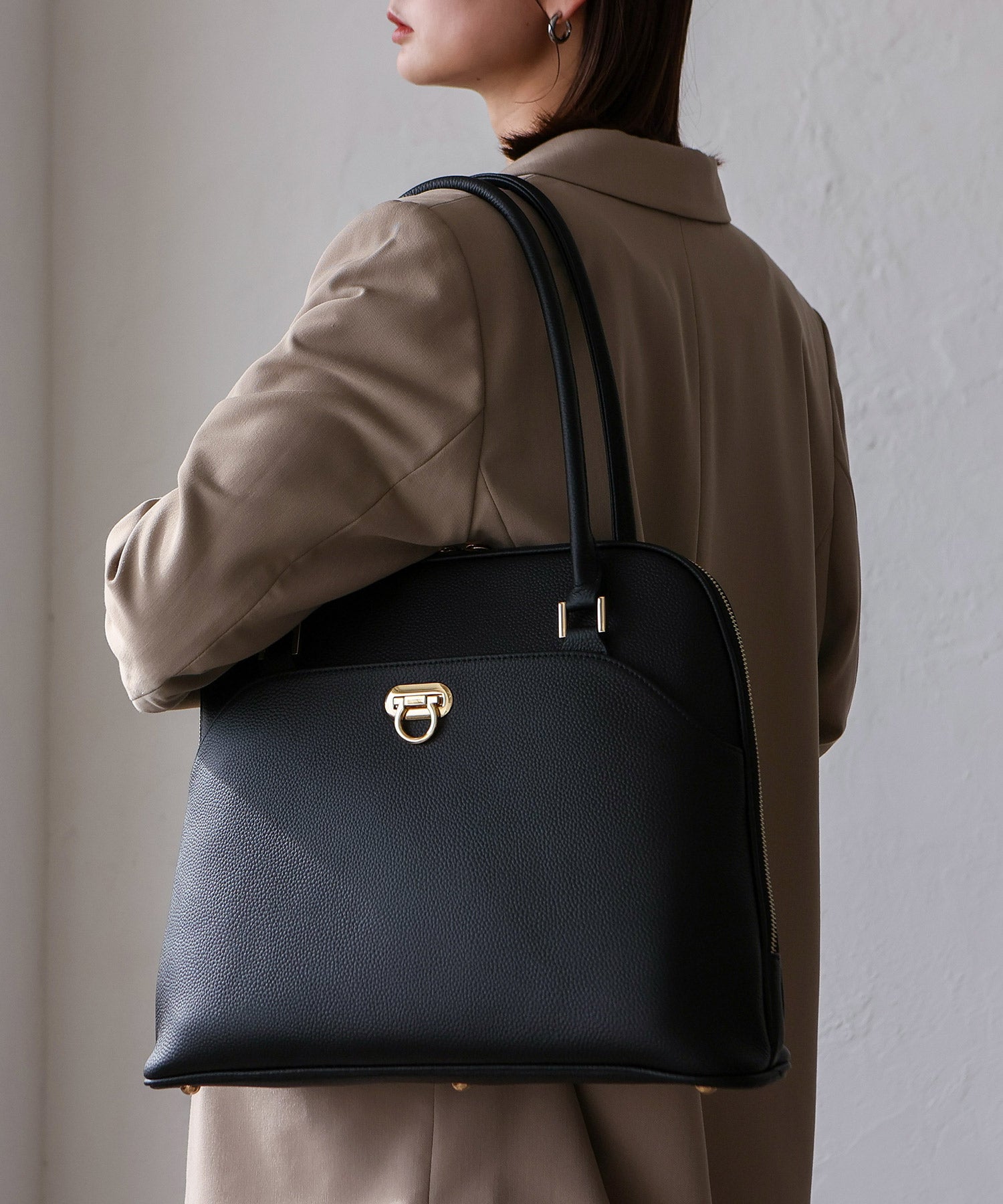 ヴィータフェリーチェ VitaFelice ラウンドファスナーロングハンドル本革トートバッグ （DARKGRAY） DARKGRAY