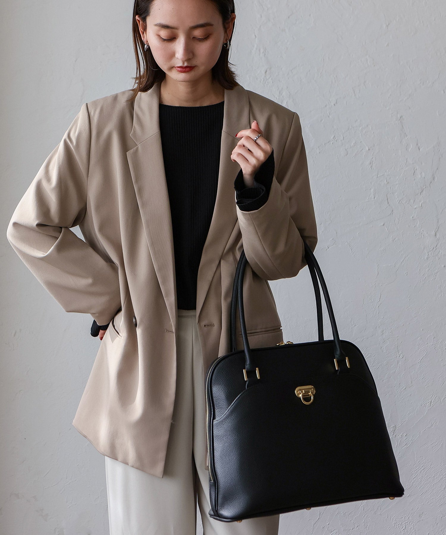 ヴィータフェリーチェ VitaFelice ラウンドファスナーロングハンドル本革トートバッグ （DARKGRAY） DARKGRAY