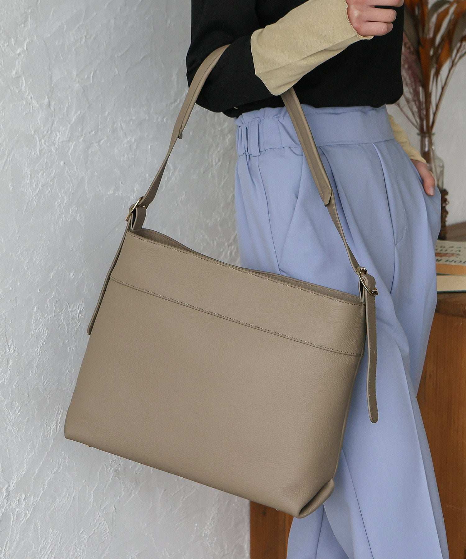 VitaFelice VitaFelice One Handle Genuine Leather Shoulder Tote Bag