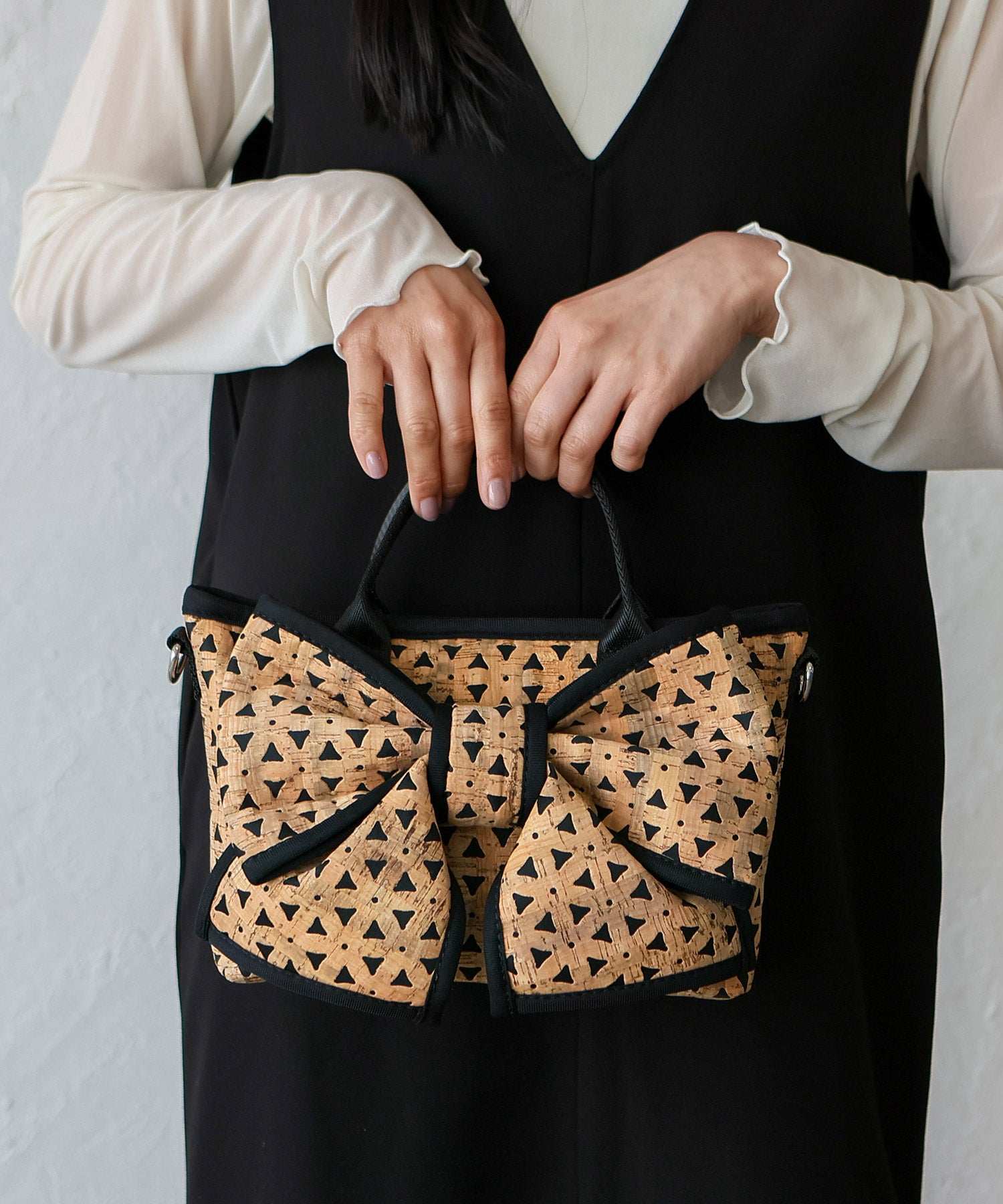 ヴィータフェリーチェ VitaFelice ネオプレーン2wayリボンショルダーバッグ （CORK） CORK