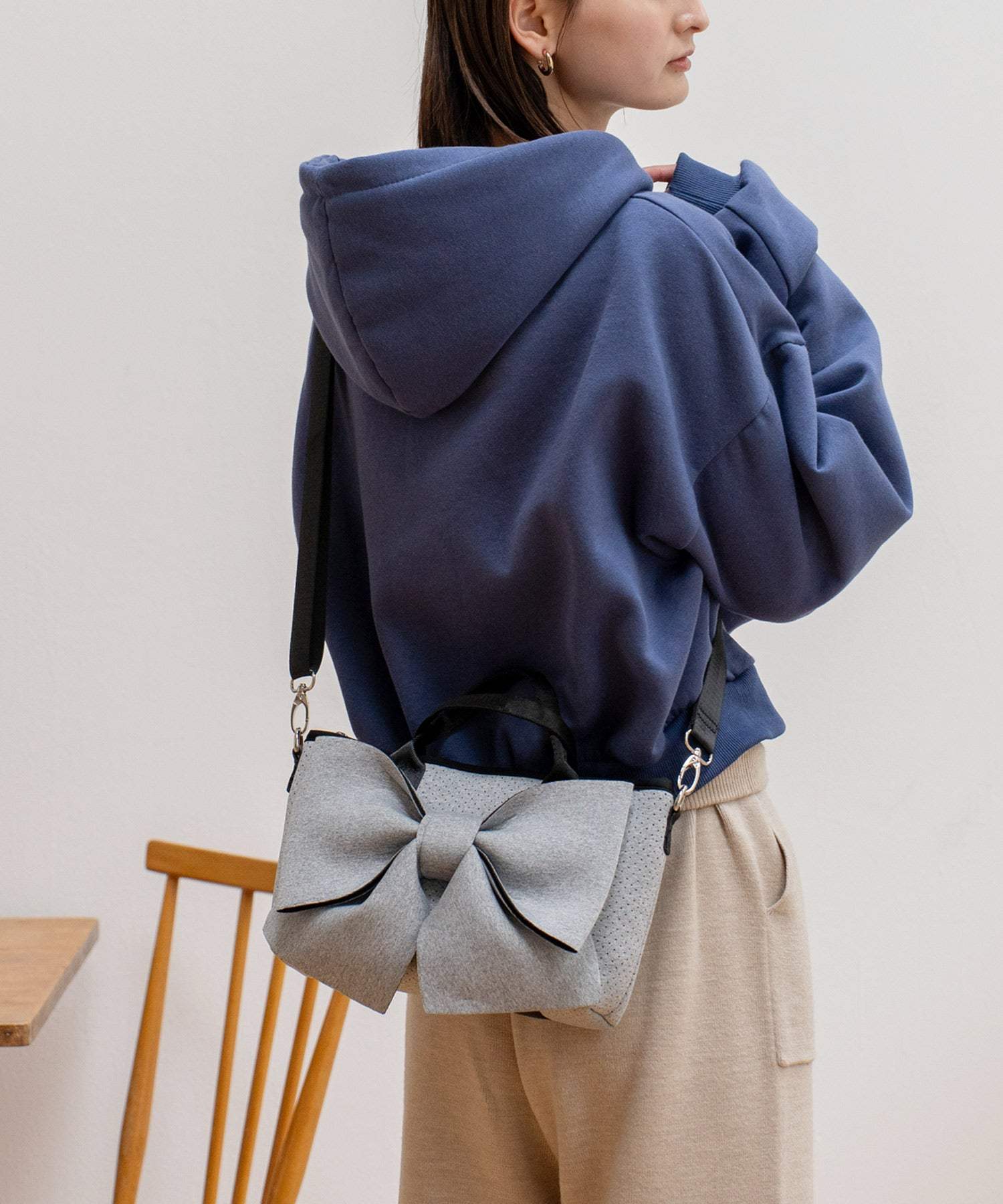 ヴィータフェリーチェ VitaFelice ネオプレーン2wayリボンショルダーバッグ （CORK） CORK