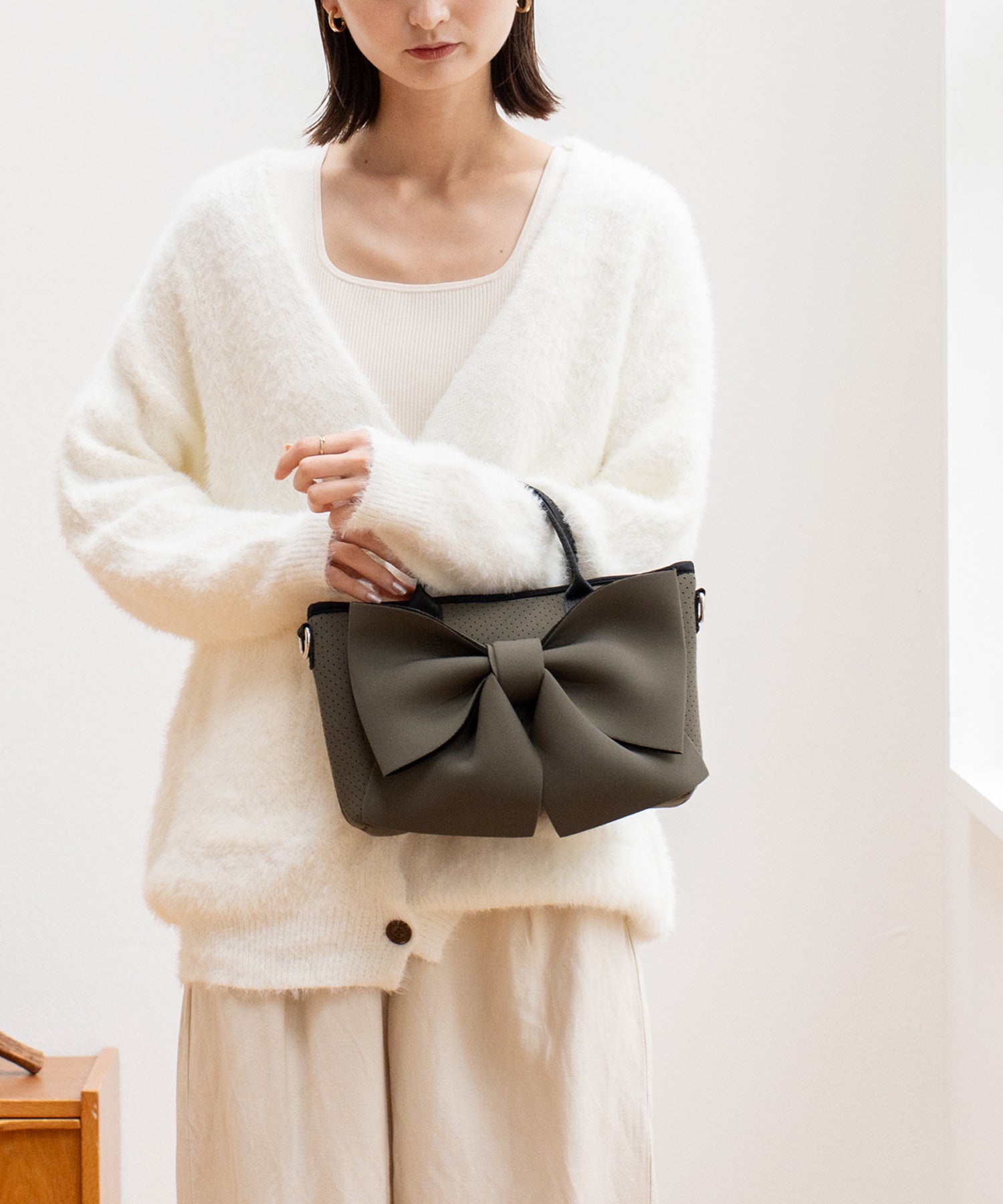 ヴィータフェリーチェ VitaFelice ネオプレーン2wayリボンショルダーバッグ （CORK） CORK