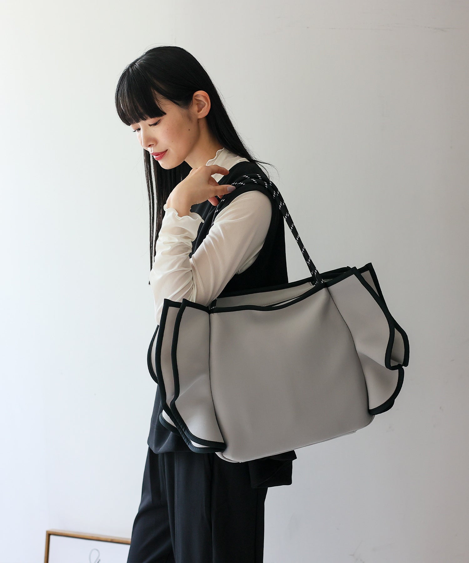 ヴィータフェリーチェ VitaFelice フリルBIGトートバッグ （BLACK） BLACK