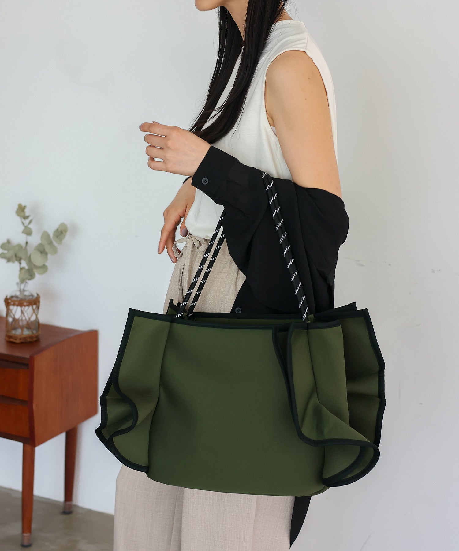 ヴィータフェリーチェ VitaFelice フリルBIGトートバッグ （BLACK） BLACK