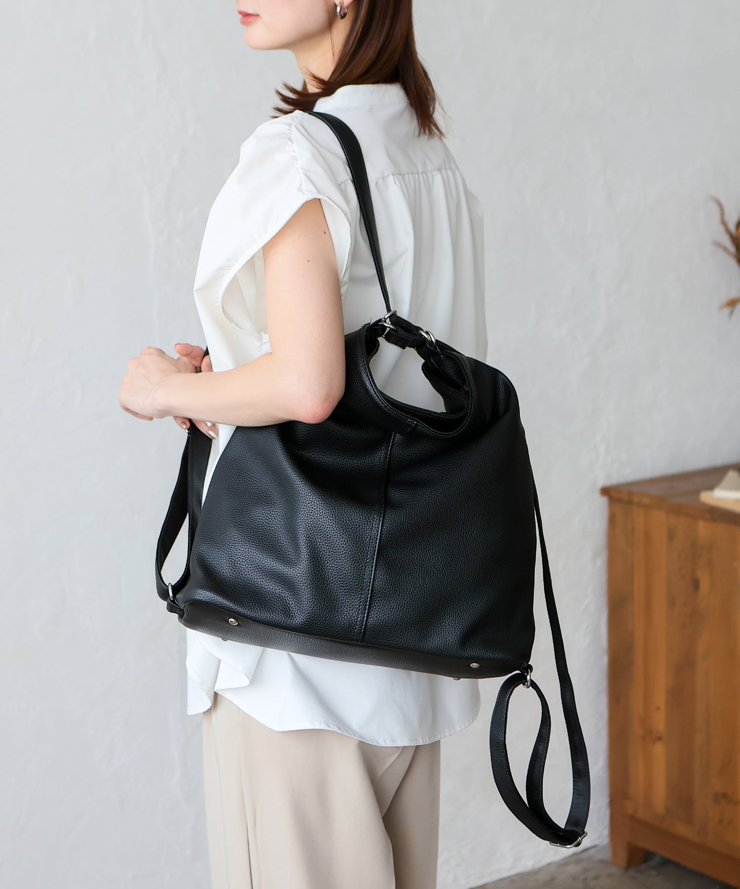 ヴィータフェリーチェ VitaFelice 【1秒でリュック⇔ショルダー】ソフト3WAYリュックサック （BLACK） BLACK