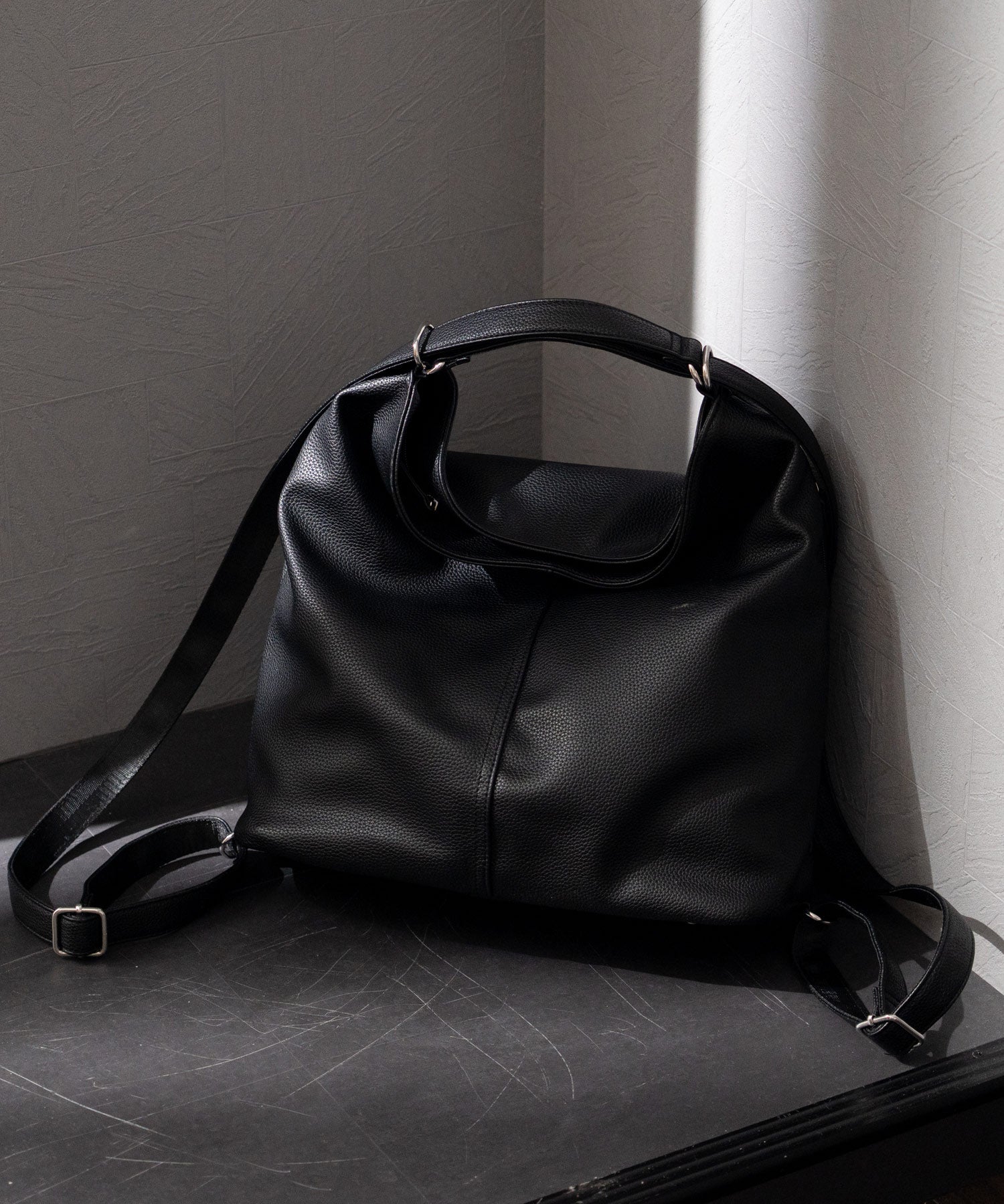 ヴィータフェリーチェ VitaFelice 【1秒でリュック⇔ショルダー】ソフト3WAYリュックサック （BLACK） BLACK