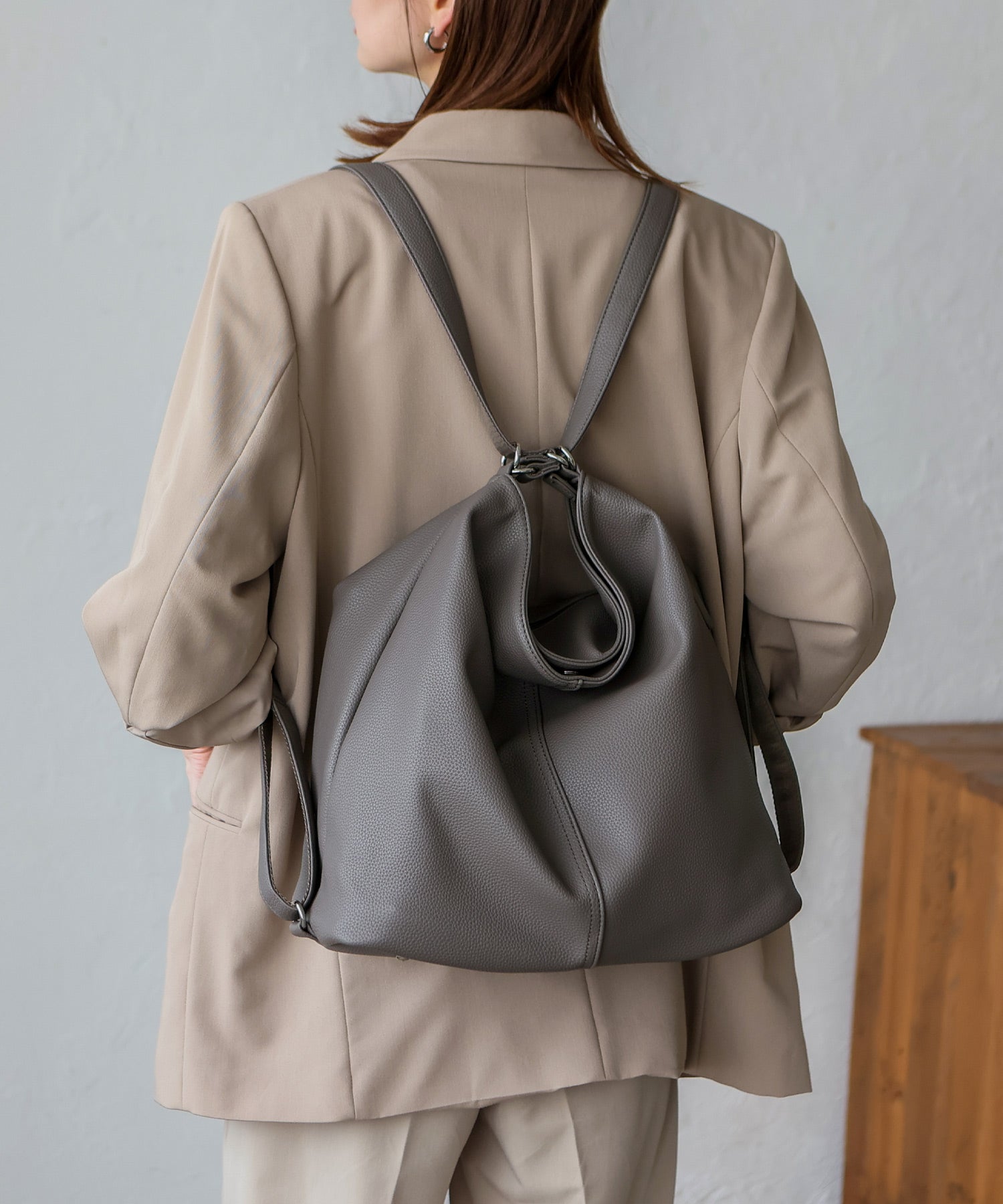 ヴィータフェリーチェ VitaFelice 【1秒でリュック⇔ショルダー】ソフト3WAYリュックサック （CHARCOAL） CHARCOAL
