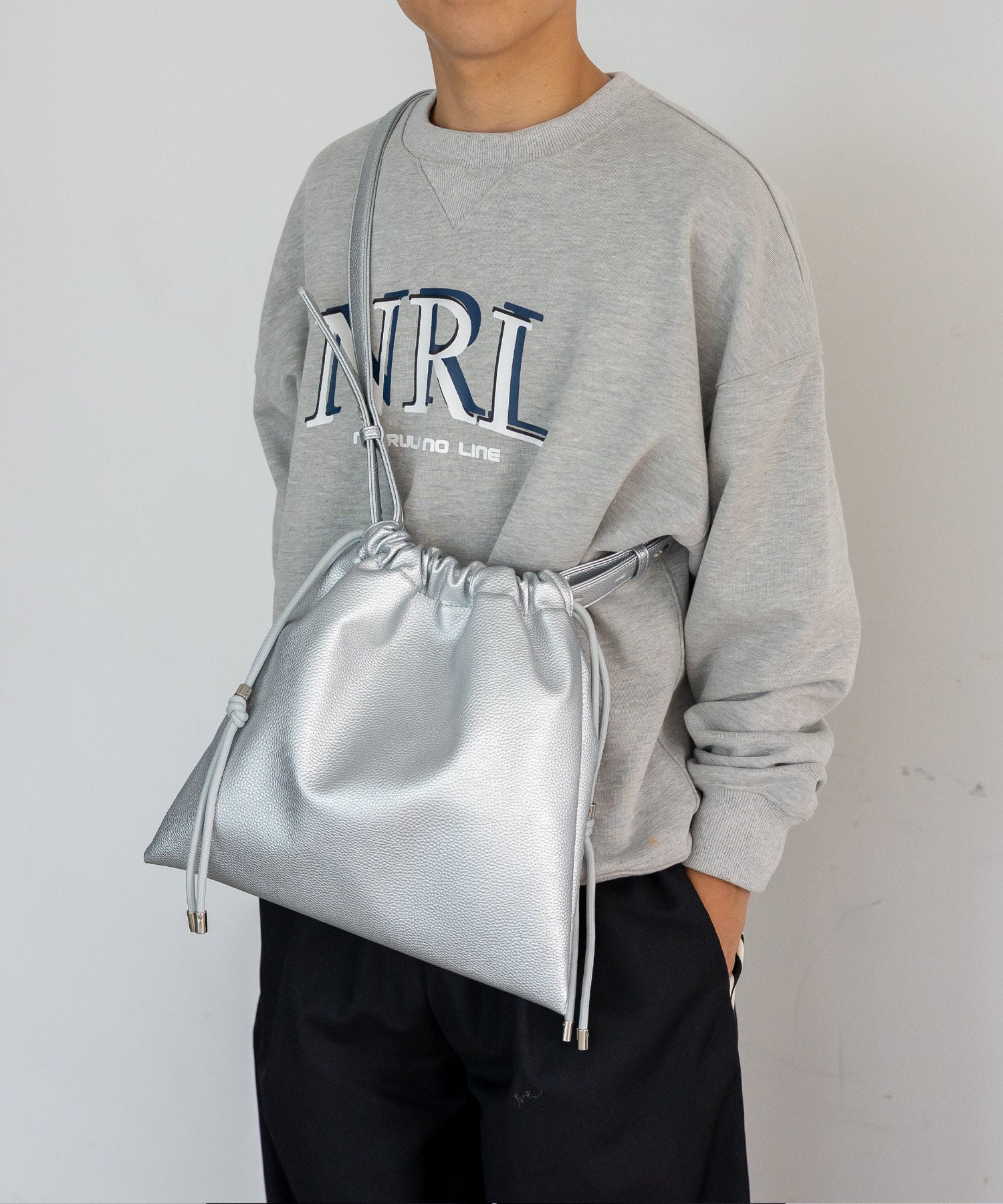ヴィータフェリーチェ VitaFelice 2way 巾着ショルダーバッグ （SILVER） SILVER