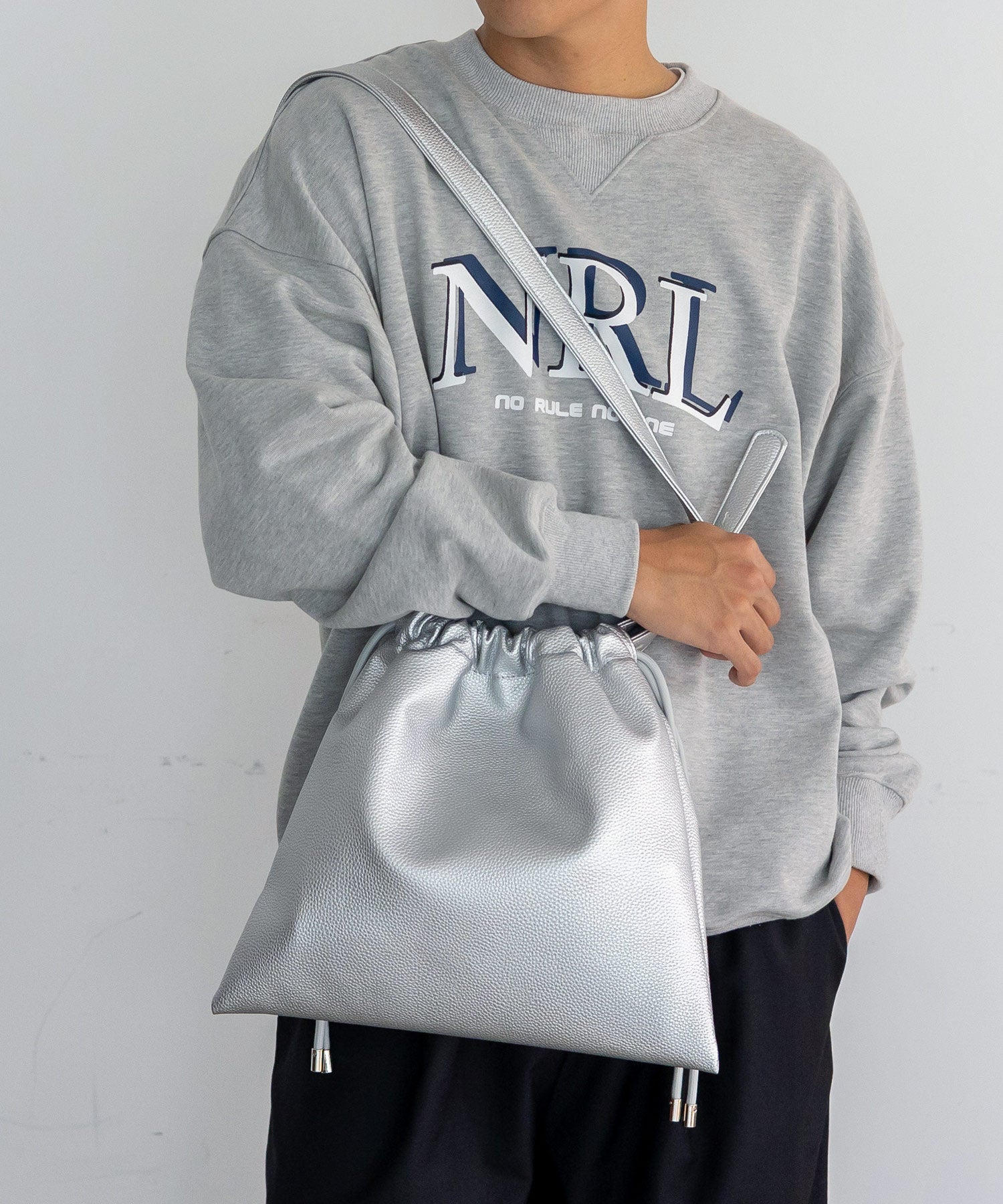 ヴィータフェリーチェ VitaFelice 2way 巾着ショルダーバッグ （SILVER） SILVER