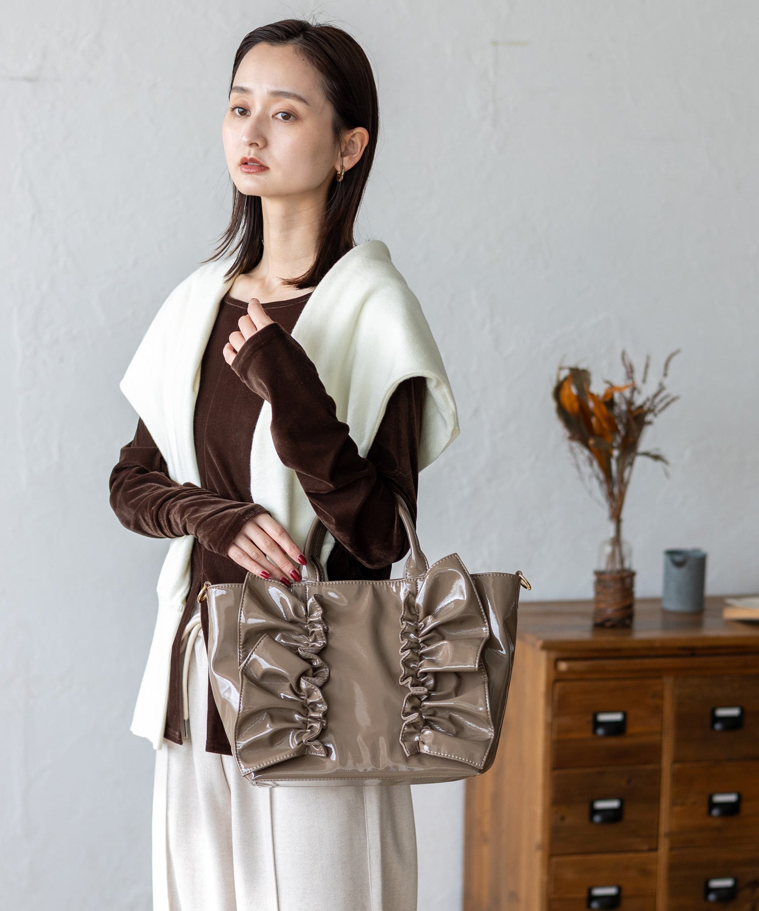 ヴィータフェリーチェ VitaFelice エナメル2wayフリルトートバッグ （MOCHA） MOCHA