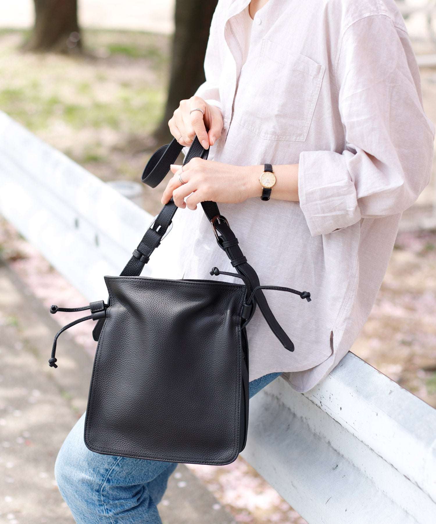 ヴィータフェリーチェ VitaFelice 本牛革巾着ショルダーバッグ