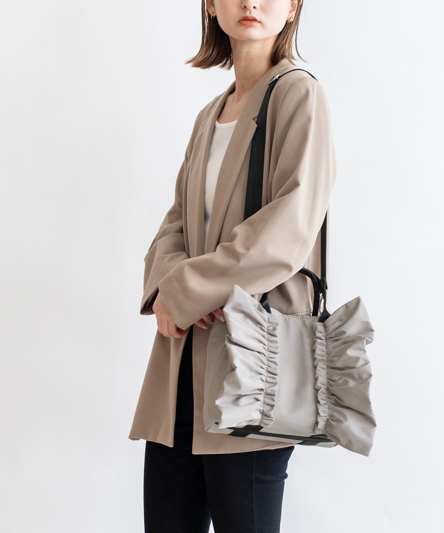 ヴィータフェリーチェ VitaFelice ナイロン2wayフリルトートバッグ