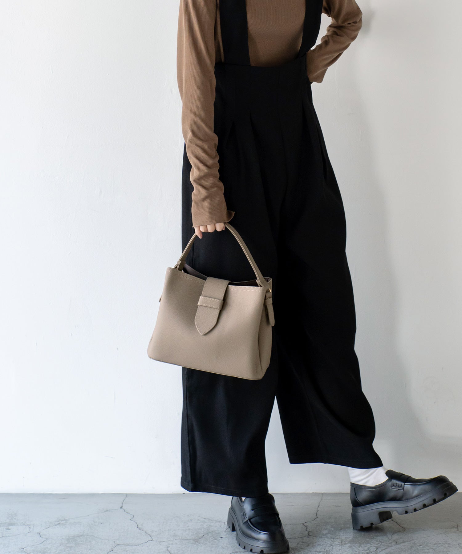 ヴィータフェリーチェ VitaFelice 本革3ルーム2wayハンドバッグ （GRAYBEIGE） GRAYBEIGE