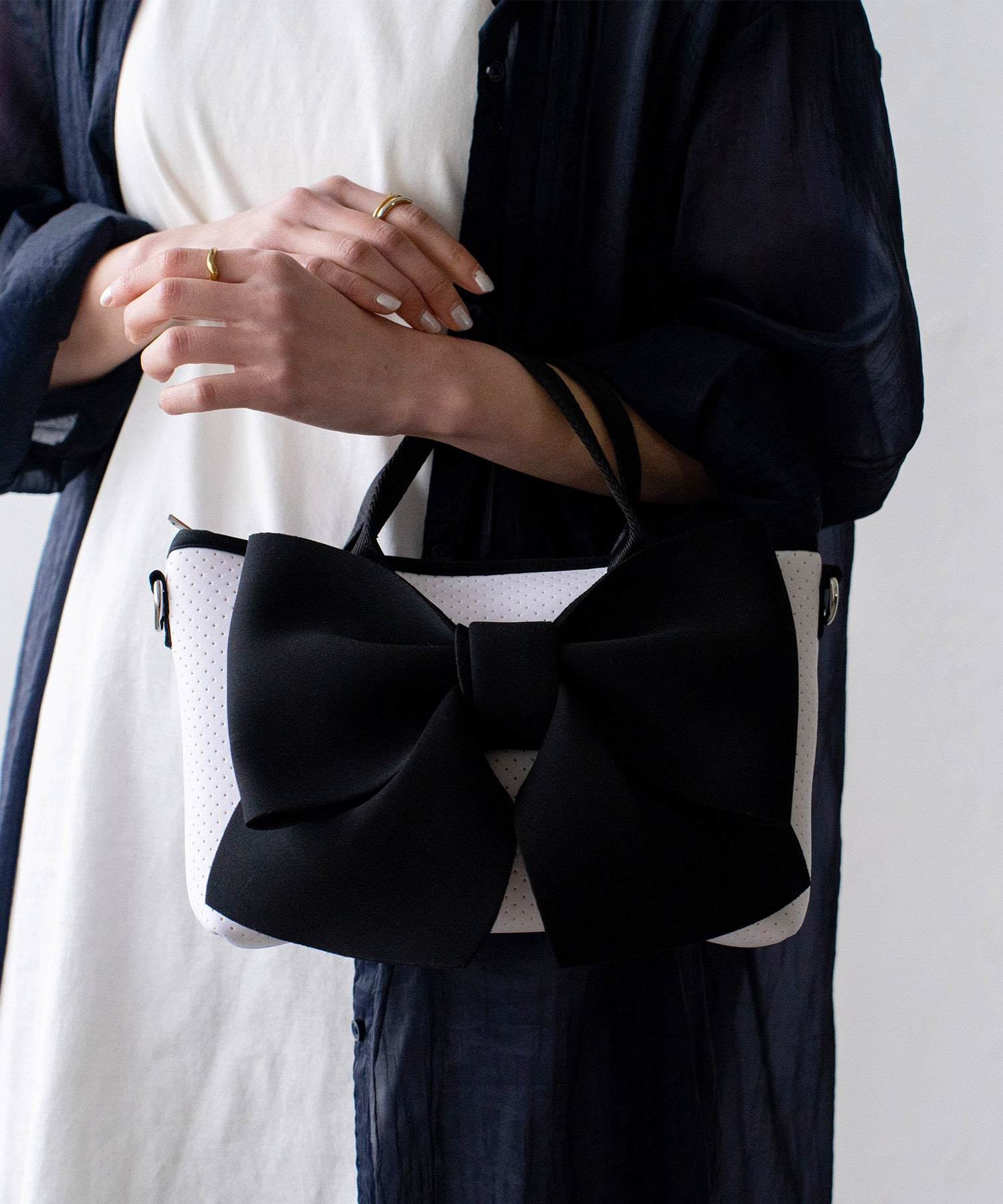 ヴィータフェリーチェ VitaFelice ネオプレーン2wayリボンショルダーバッグ,WHITE