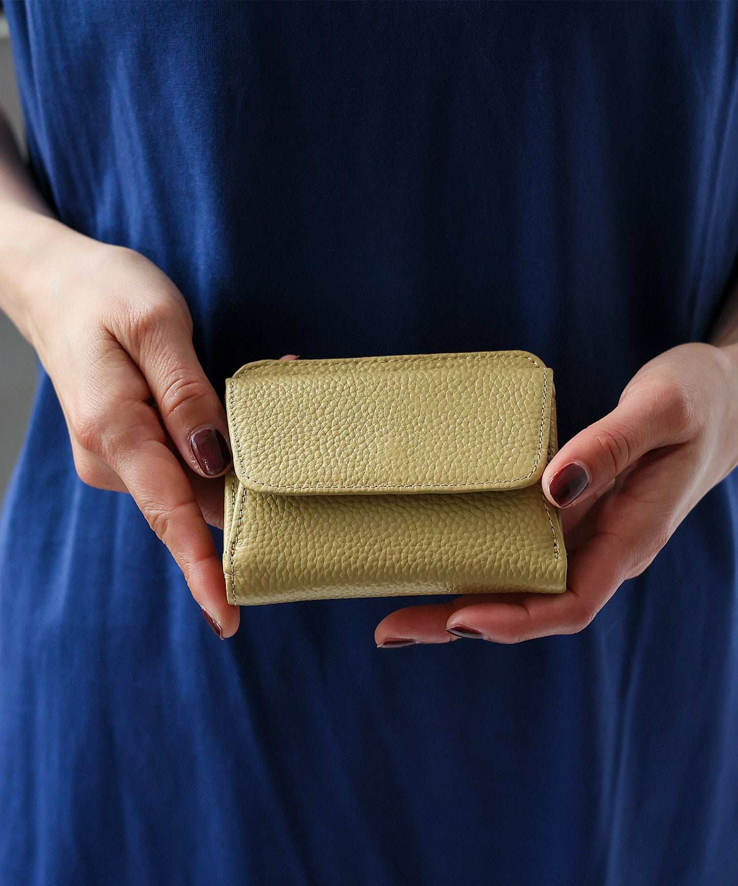 ヴィータフェリーチェ VitaFelice コンパクト牛革スリムウォレット （GOLD） GOLD